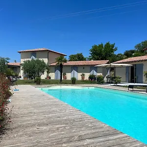  Hébergement de vacances Crest, Avec Terrasse Et Piscine.